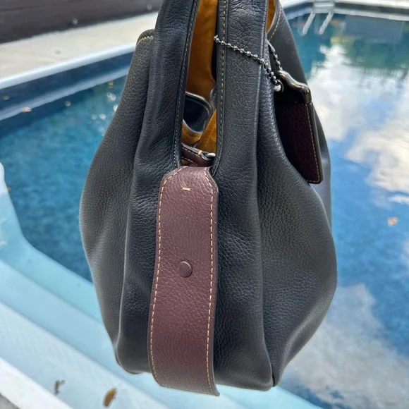 Rare 🐻 Coach Black and Burgundy - 3 in 1 Bag - Picture 5 of 12